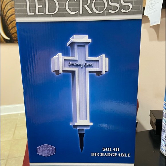 THIS IS A SOLAR CROSS THATS RECHARGEABLE, beautiful on a Love ones grave - Picture 1 of 2